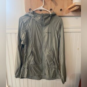 Women’s medium green Columbia rain jacket